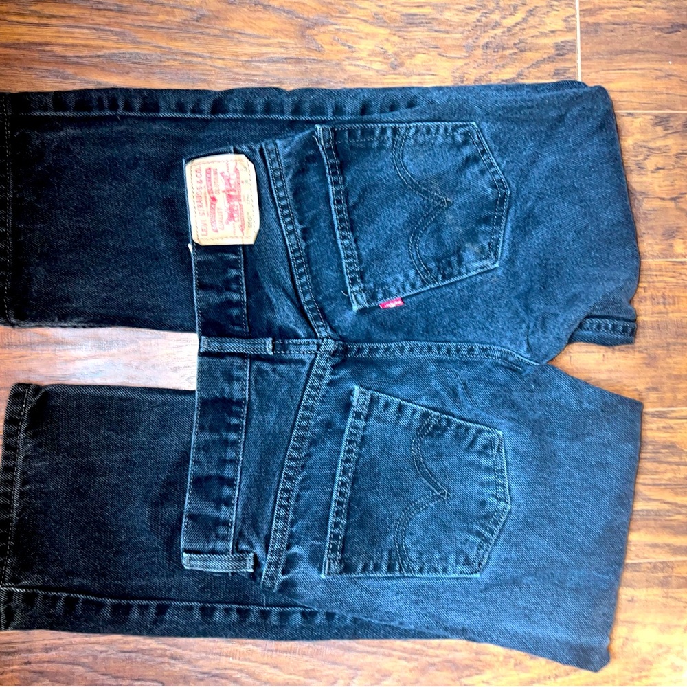 Black Levi’s Straight Jeans